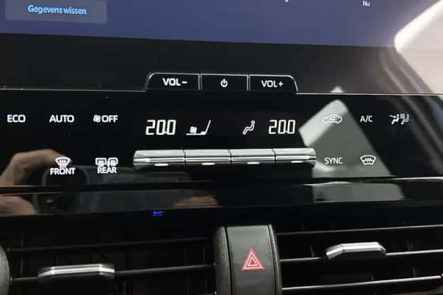 Toyota bZ4X (2023) thumbnail 6