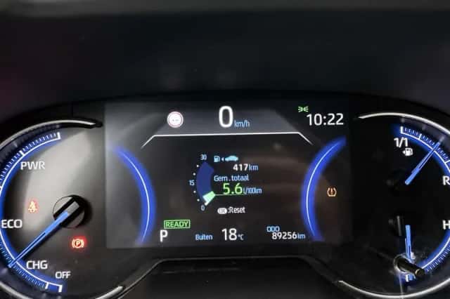 Toyota RAV4 (2022) thumbnail 3