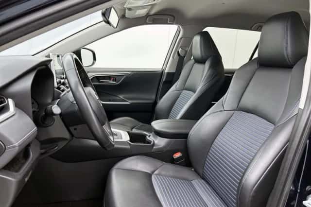 Toyota RAV4 (2022) thumbnail 5
