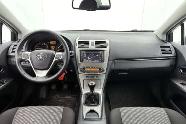 Toyota Avensis (2011) thumbnail 5