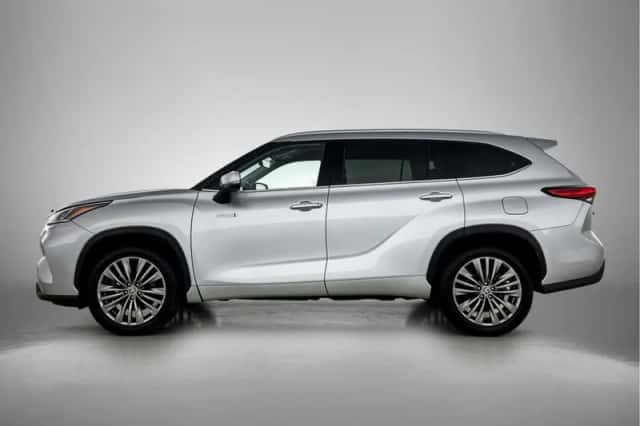 Toyota Highlander (2021) thumbnail 3