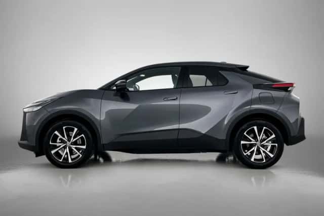 Toyota C-HR (2025) thumbnail 3