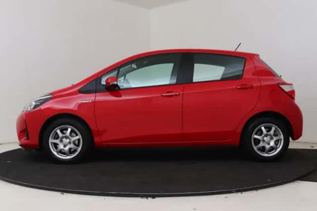 Toyota Yaris (2019) thumbnail 3
