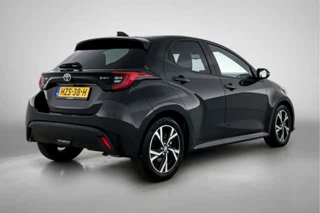Toyota Yaris (2025) thumbnail 2