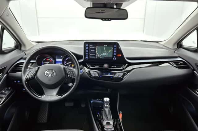 Toyota C-HR (2021) thumbnail 4