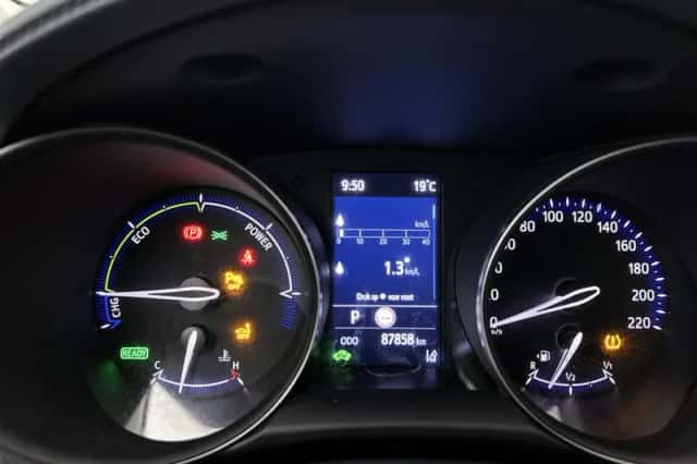 Toyota C-HR (2021) thumbnail 5