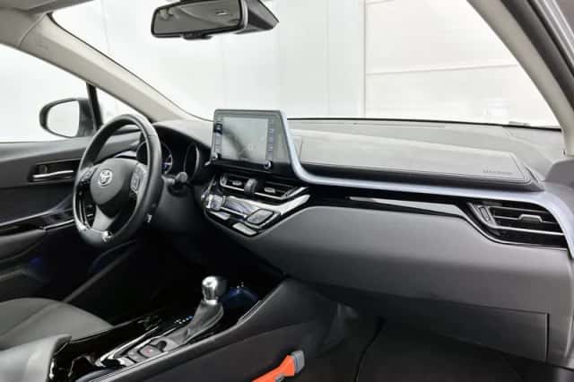 Toyota C-HR (2021) thumbnail 6