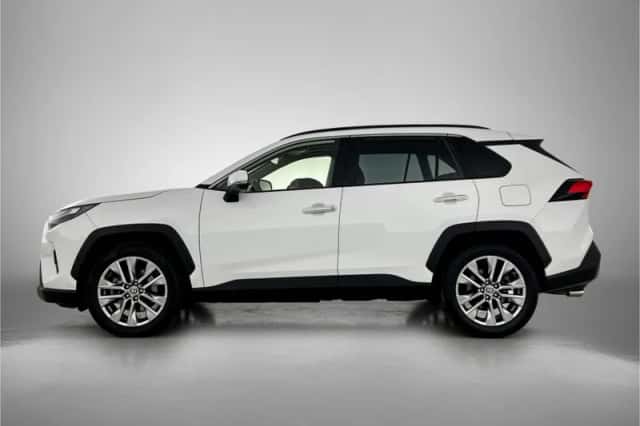 Toyota RAV4 (2022) thumbnail 3