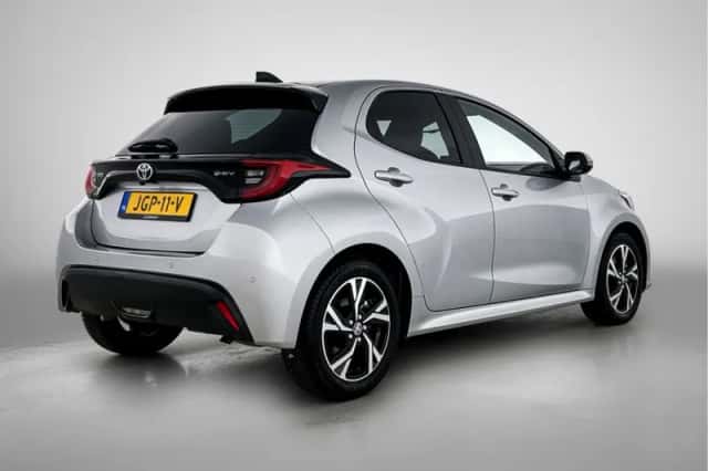 Toyota Yaris (2025) thumbnail 2