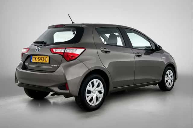 Toyota Yaris (2018) thumbnail 2