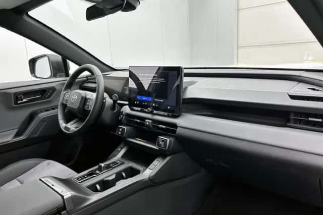 Toyota RAV4 (2026) thumbnail 6
