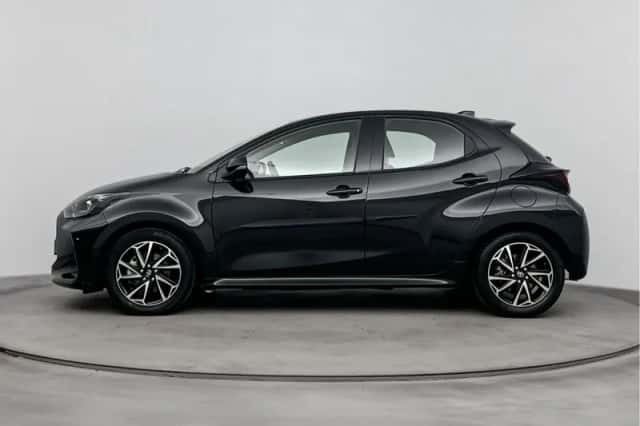 Toyota Yaris (2021) thumbnail 3