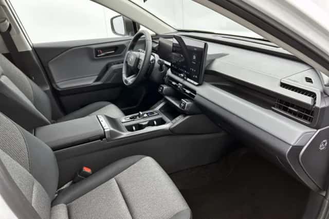 Toyota RAV4 (2026) thumbnail 6