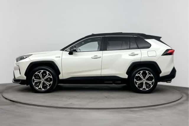 Toyota RAV4 (2022) thumbnail 3