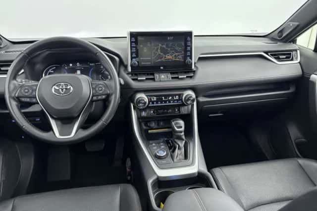 Toyota RAV4 (2022) thumbnail 5
