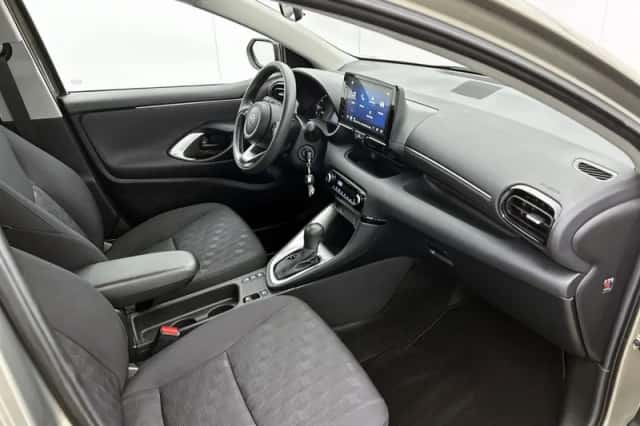 Toyota Yaris (2024) thumbnail 6