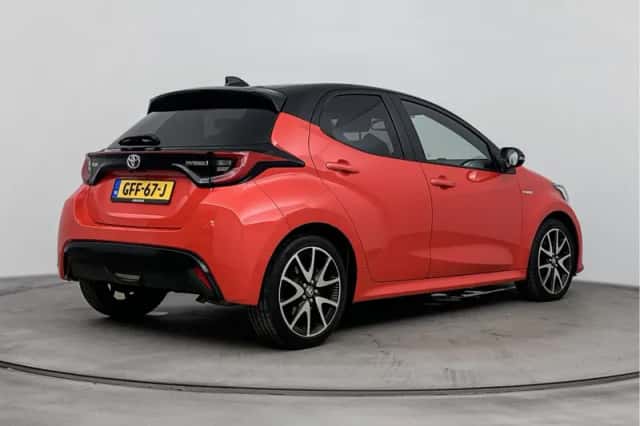 Toyota Yaris (2020) thumbnail 2