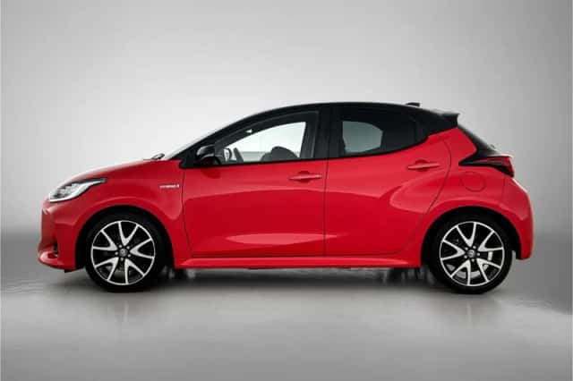 Toyota Yaris (2021) thumbnail 3