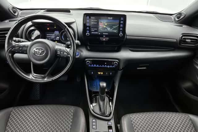 Toyota Yaris (2021) thumbnail 4