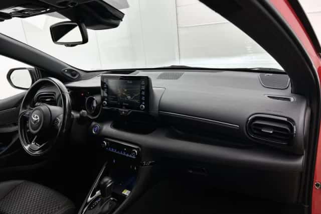 Toyota Yaris (2021) thumbnail 6