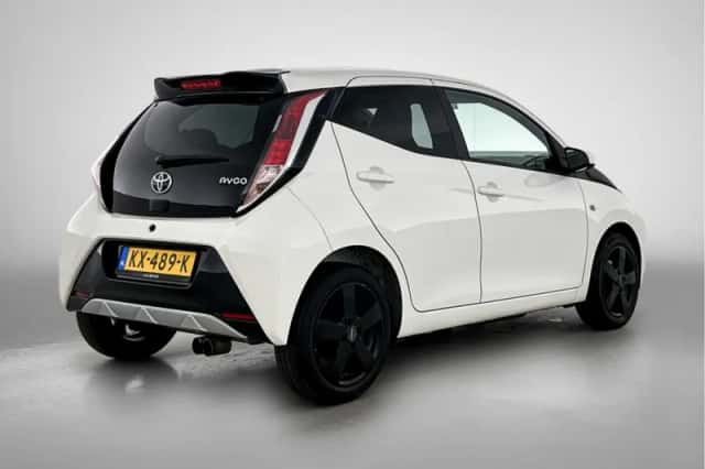 Toyota Aygo (2016) thumbnail 2
