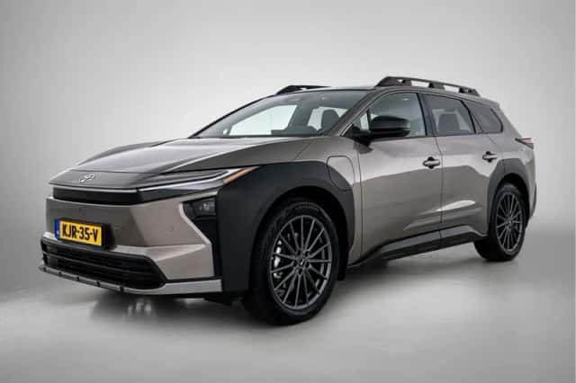 Toyota bZ4X (2026) thumbnail 1