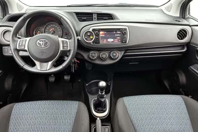 Toyota Yaris (2013) thumbnail 4
