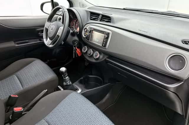 Toyota Yaris (2013) thumbnail 6