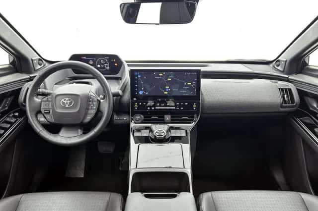 Toyota bZ4X (2023) thumbnail 5
