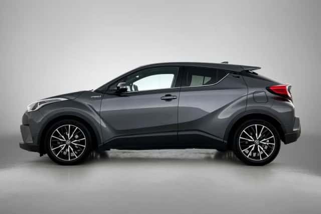 Toyota C-HR (2018) thumbnail 3