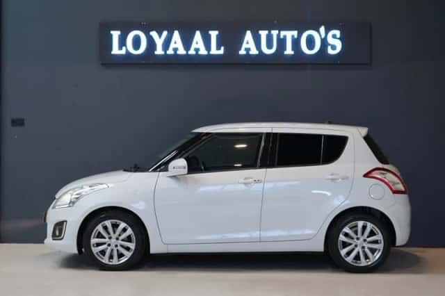 Suzuki Swift (2013) thumbnail 4