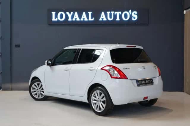 Suzuki Swift (2013) thumbnail 5