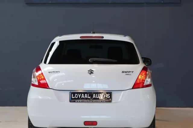 Suzuki Swift (2013) thumbnail 6