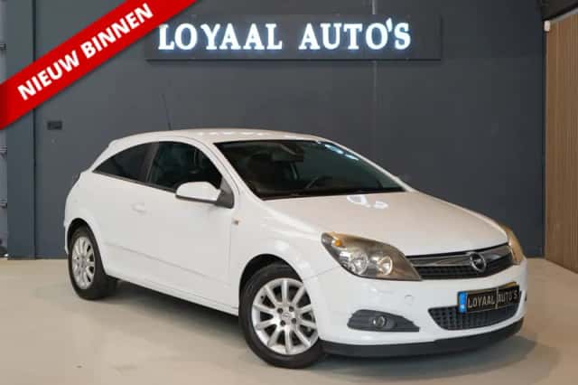 Opel Astra (2008) thumbnail 1