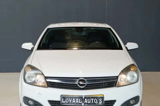 Opel Astra (2008) thumbnail 2