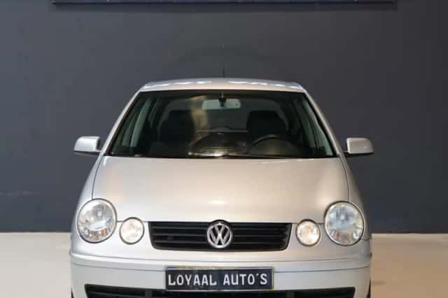 Volkswagen Polo (2002) thumbnail 3