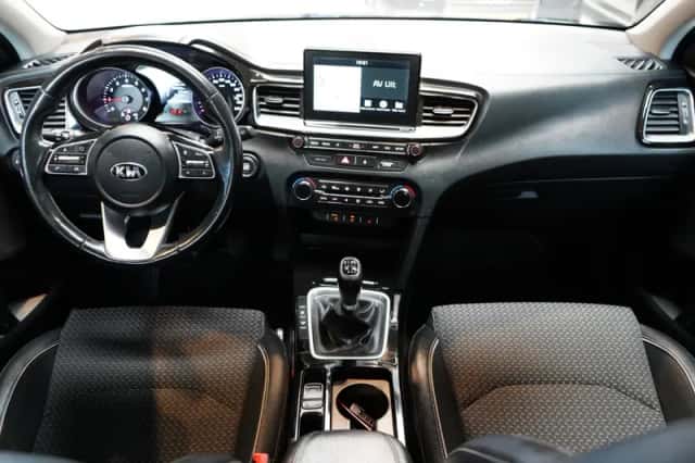Kia Ceed Sportswagon (2019) thumbnail 2