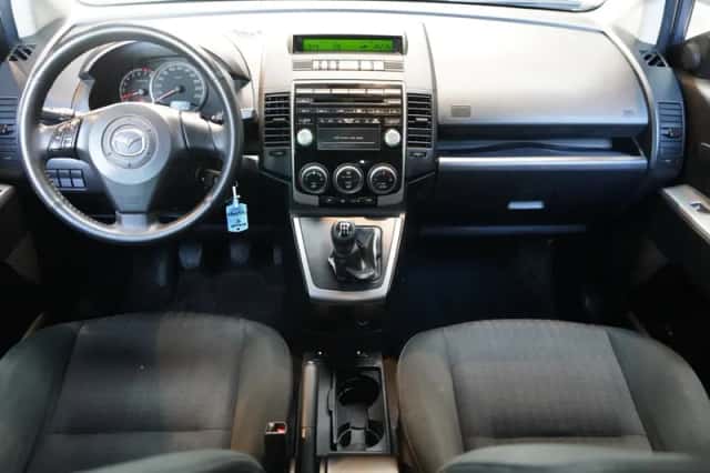 Mazda 5 (2010) thumbnail 2