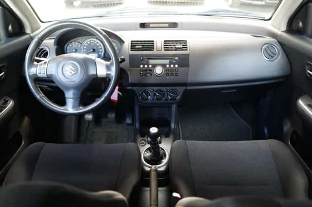 Suzuki Swift (2006) thumbnail 2