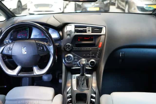 Citroën DS5 (2012) thumbnail 2