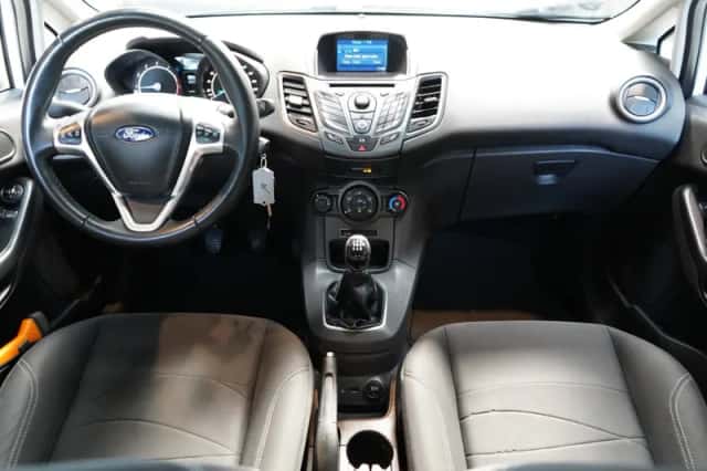Ford Fiesta (2014) thumbnail 2