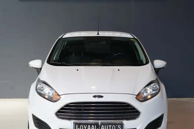 Ford Fiesta (2014) thumbnail 3
