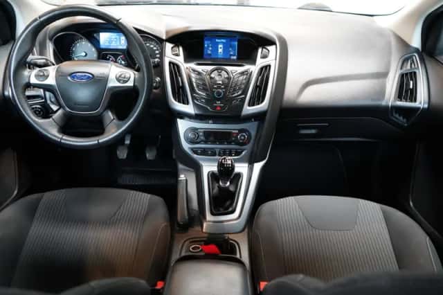 Ford Focus (2014) thumbnail 2