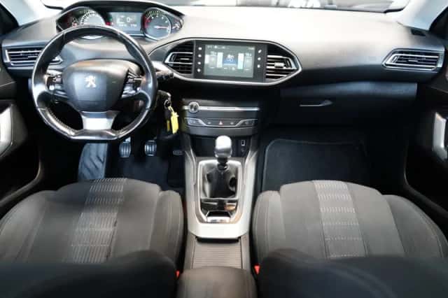 Peugeot 308 (2015) thumbnail 2