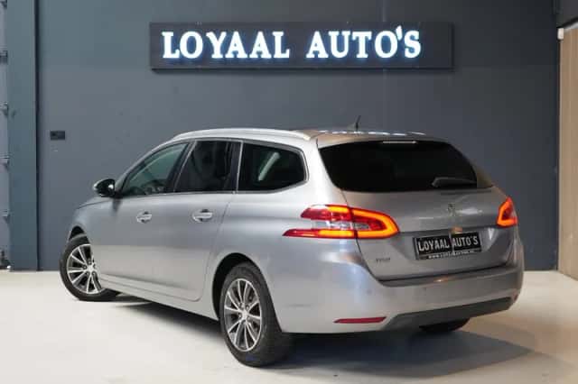 Peugeot 308 (2015) thumbnail 6