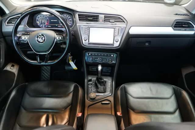 Volkswagen Tiguan (2016) thumbnail 2