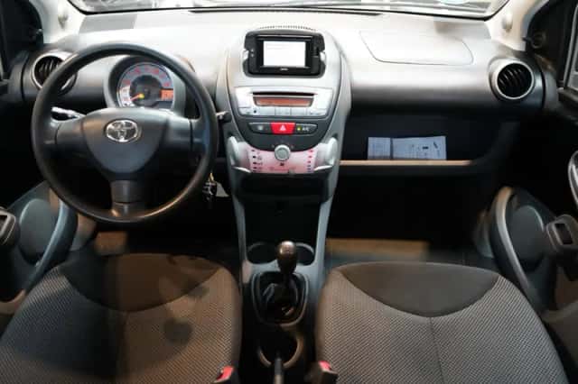 Toyota Aygo (2012) thumbnail 2