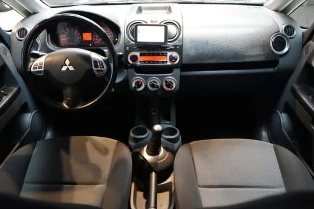 Mitsubishi Colt (2010) thumbnail 2