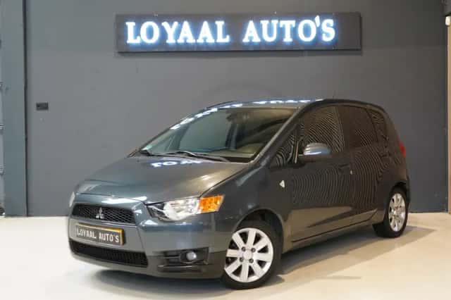 Mitsubishi Colt (2010) thumbnail 4