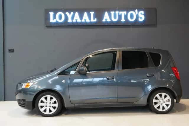 Mitsubishi Colt (2010) thumbnail 5